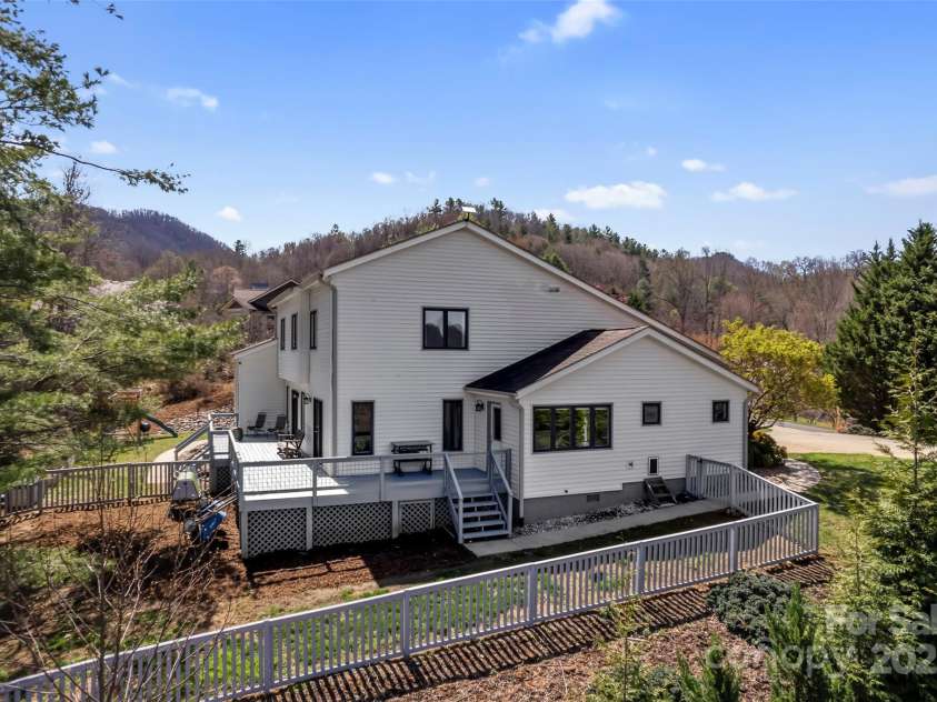 31 Bridle Path Drive, Barnardsville, NC 28709.  MLS# CAR4282376, YatesRealty ID 26582. 