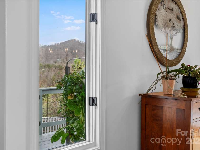 31 Bridle Path Drive, Barnardsville, NC 28709.  MLS# CAR4282376, YatesRealty ID 26582. 