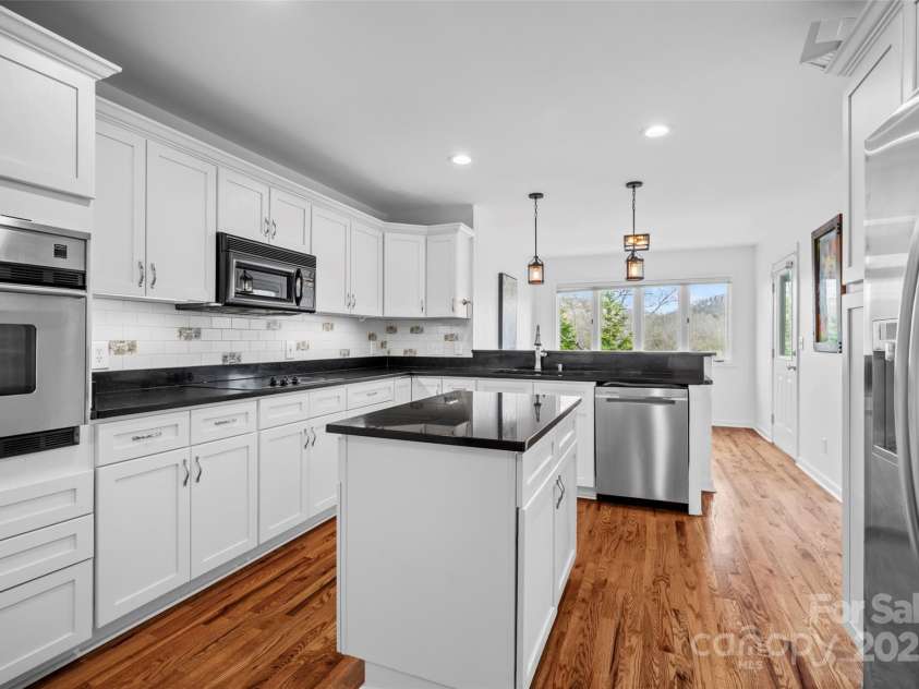 31 Bridle Path Drive, Barnardsville, NC 28709.  MLS# CAR4282376, YatesRealty ID 26582. 