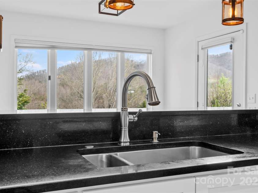 31 Bridle Path Drive, Barnardsville, NC 28709.  MLS# CAR4282376, YatesRealty ID 26582. 