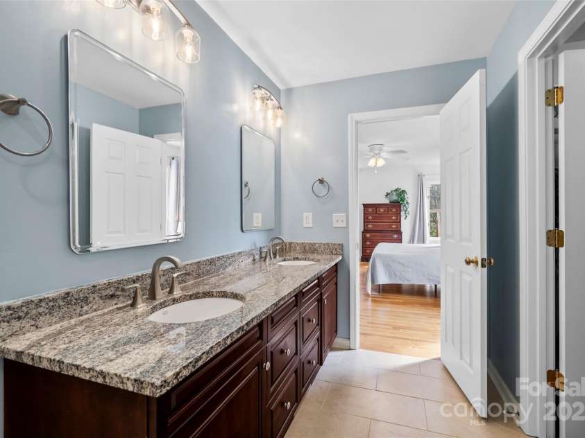 31 Bridle Path Drive, Barnardsville, NC 28709.  MLS# CAR4282376, YatesRealty ID 26582. 