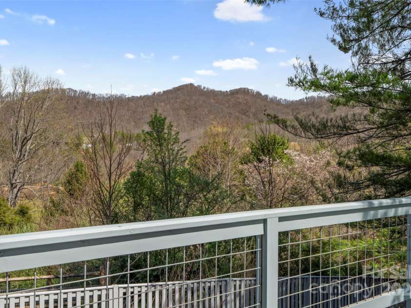 31 Bridle Path Drive, Barnardsville, NC 28709.  MLS# CAR4282376, YatesRealty ID 26582. 