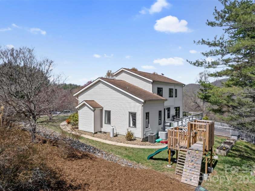 31 Bridle Path Drive, Barnardsville, NC 28709.  MLS# CAR4282376, YatesRealty ID 26582. 