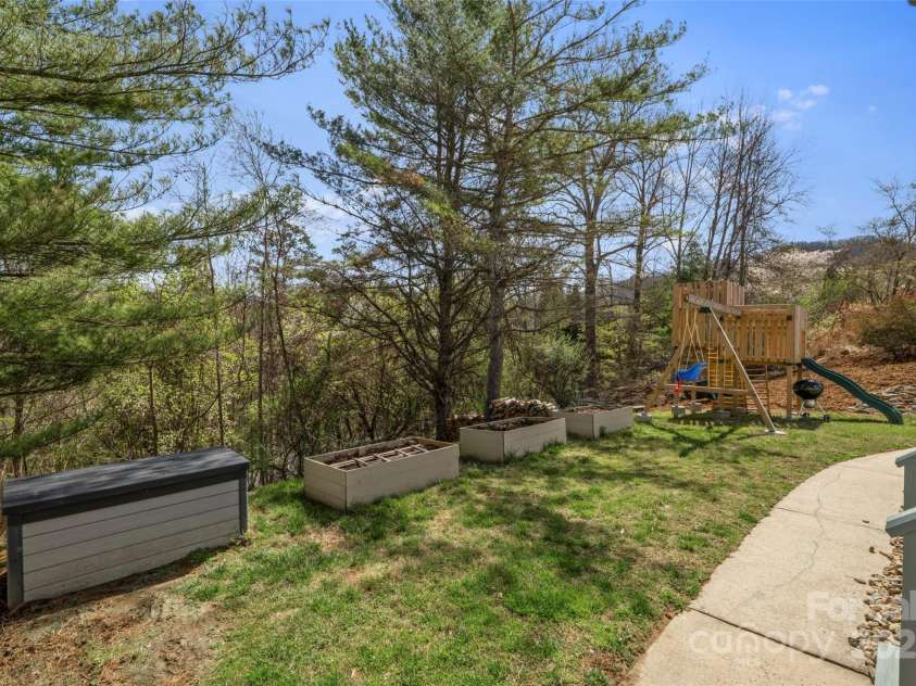 31 Bridle Path Drive, Barnardsville, NC 28709.  MLS# CAR4282376, YatesRealty ID 26582. 