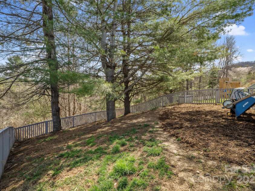 31 Bridle Path Drive, Barnardsville, NC 28709.  MLS# CAR4282376, YatesRealty ID 26582. 