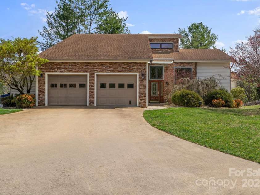 31 Bridle Path Drive, Barnardsville, NC 28709.  MLS# CAR4282376, YatesRealty ID 26582. 