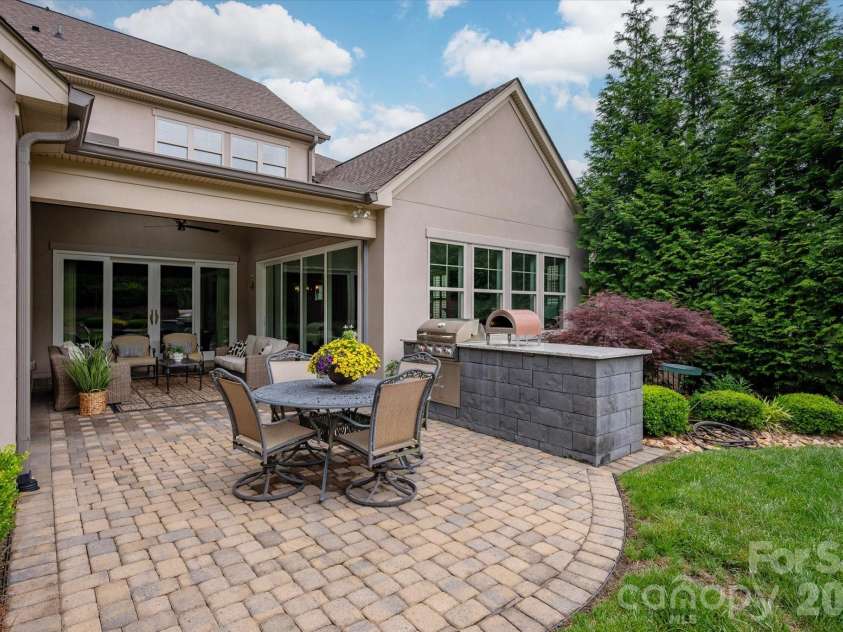5139 Providence Retreat Lane, Charlotte, NC 28270.  MLS# CAR4386525, YatesRealty ID 26582. 