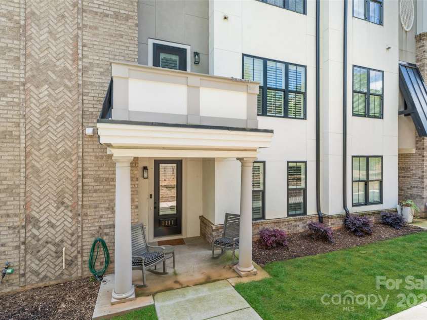 1111 Parkside Greenway Drive, Charlotte, NC 28209.  MLS# CAR4278048, YatesRealty ID 26583. 