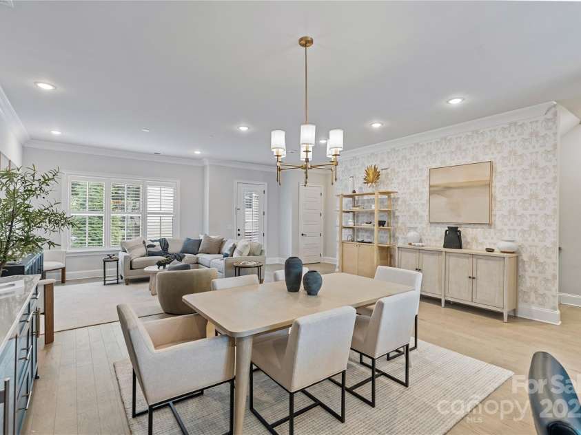1111 Parkside Greenway Drive, Charlotte, NC 28209.  MLS# CAR4278048, YatesRealty ID 26583. 