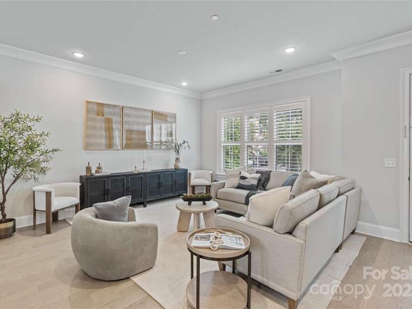1111 Parkside Greenway Drive, Charlotte, NC 28209.  MLS# CAR4278048, YatesRealty ID 26583. 
