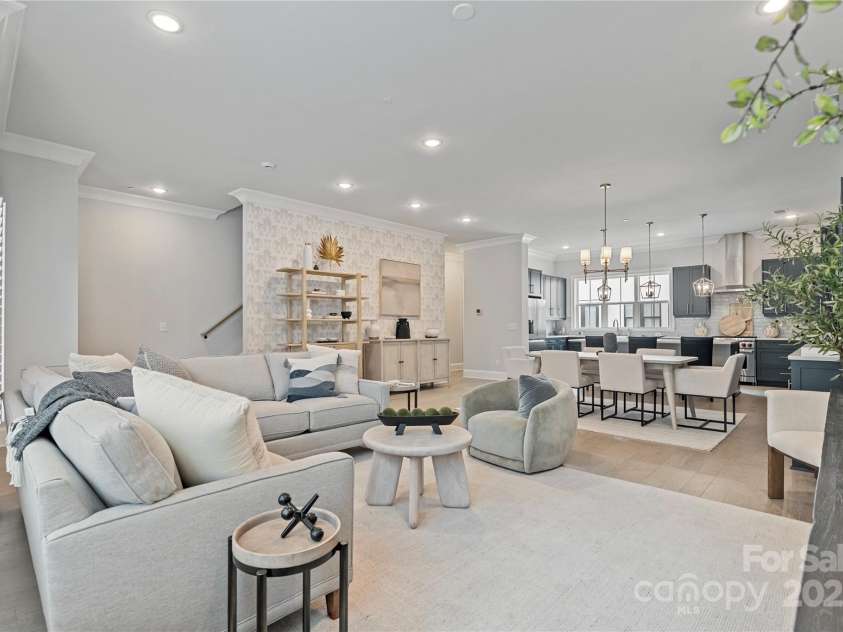 1111 Parkside Greenway Drive, Charlotte, NC 28209.  MLS# CAR4278048, YatesRealty ID 26583. 