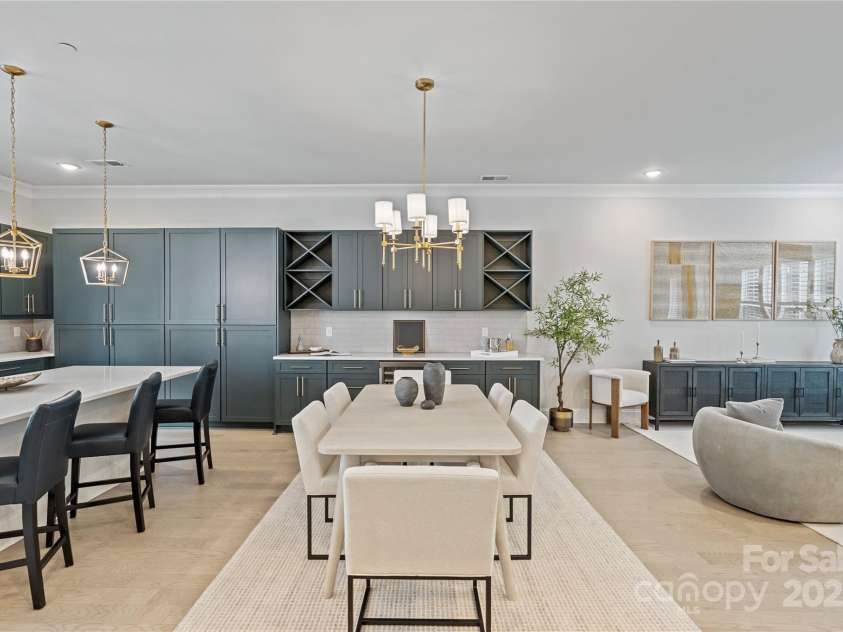 1111 Parkside Greenway Drive, Charlotte, NC 28209.  MLS# CAR4278048, YatesRealty ID 26583. 