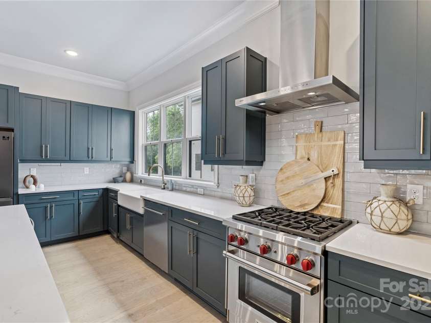 1111 Parkside Greenway Drive, Charlotte, NC 28209.  MLS# CAR4278048, YatesRealty ID 26583. 