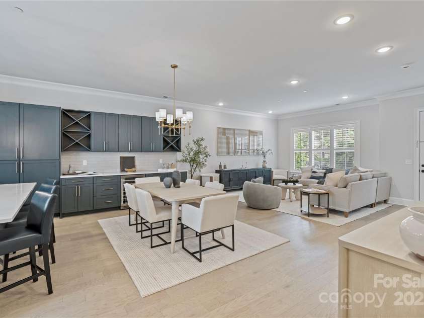 1111 Parkside Greenway Drive, Charlotte, NC 28209.  MLS# CAR4278048, YatesRealty ID 26583. 