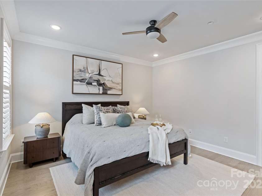 1111 Parkside Greenway Drive, Charlotte, NC 28209.  MLS# CAR4278048, YatesRealty ID 26583. 