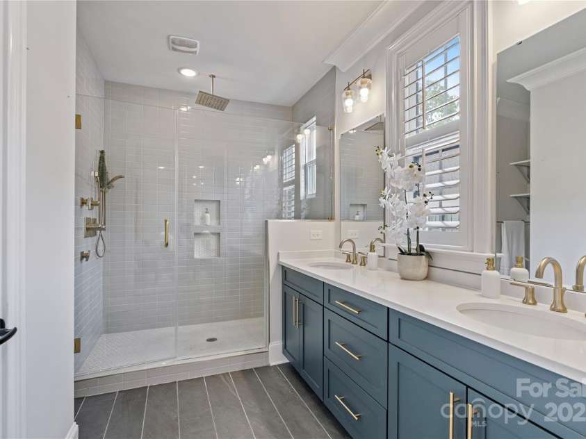 1111 Parkside Greenway Drive, Charlotte, NC 28209.  MLS# CAR4278048, YatesRealty ID 26583. 