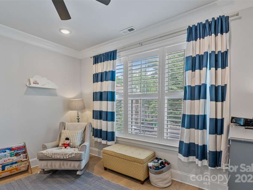 1111 Parkside Greenway Drive, Charlotte, NC 28209.  MLS# CAR4278048, YatesRealty ID 26583. 