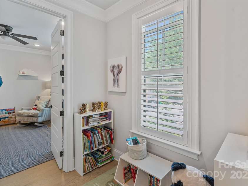 1111 Parkside Greenway Drive, Charlotte, NC 28209.  MLS# CAR4278048, YatesRealty ID 26583. 