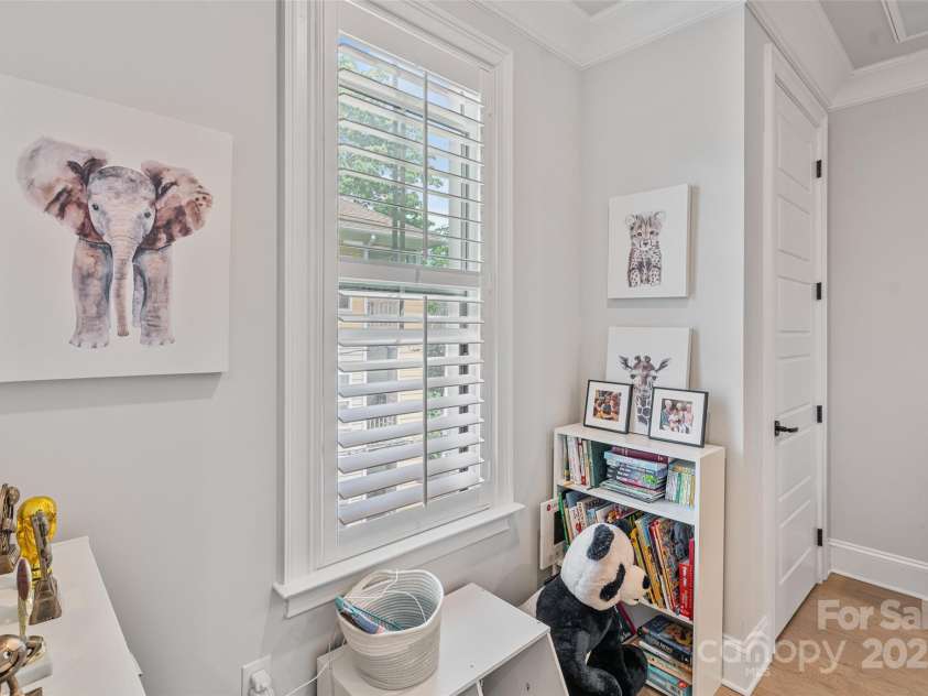 1111 Parkside Greenway Drive, Charlotte, NC 28209.  MLS# CAR4278048, YatesRealty ID 26583. 