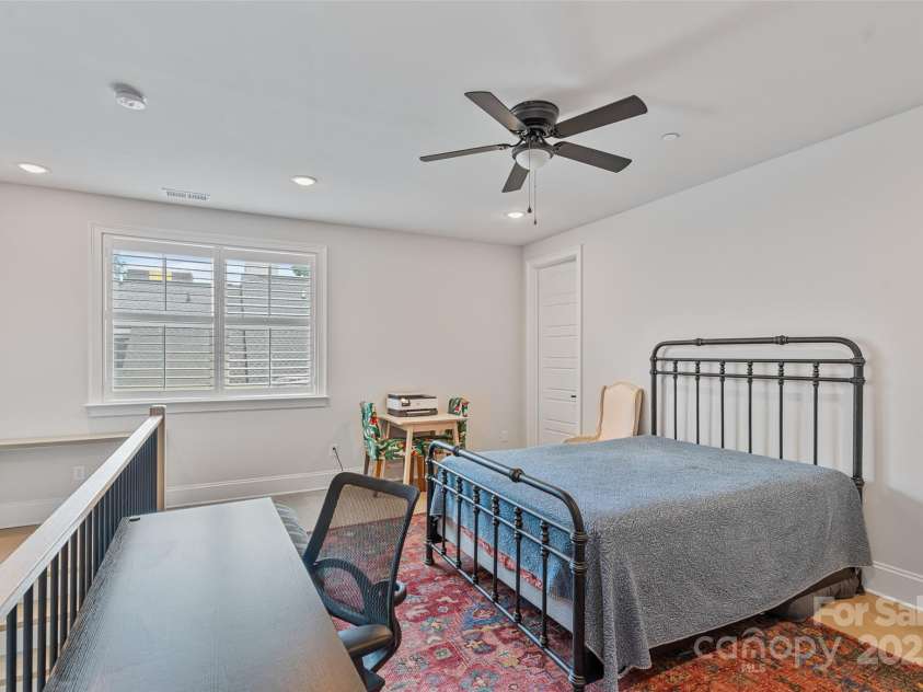 1111 Parkside Greenway Drive, Charlotte, NC 28209.  MLS# CAR4278048, YatesRealty ID 26583. 