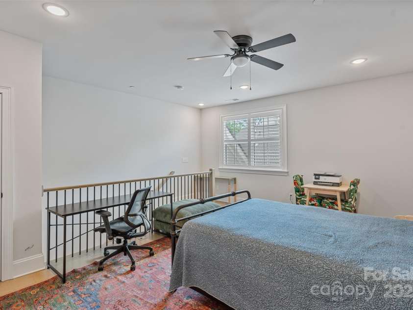 1111 Parkside Greenway Drive, Charlotte, NC 28209.  MLS# CAR4278048, YatesRealty ID 26583. 