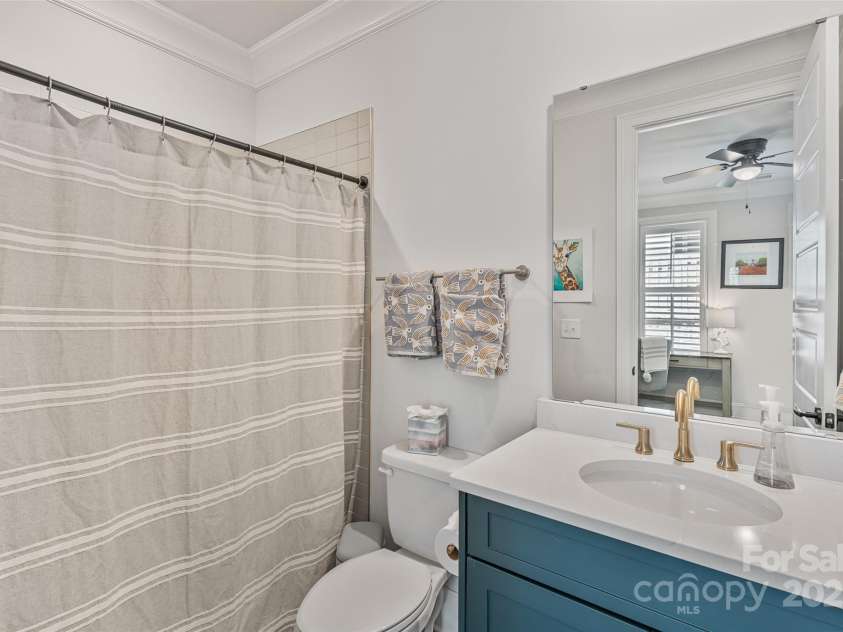 1111 Parkside Greenway Drive, Charlotte, NC 28209.  MLS# CAR4278048, YatesRealty ID 26583. 