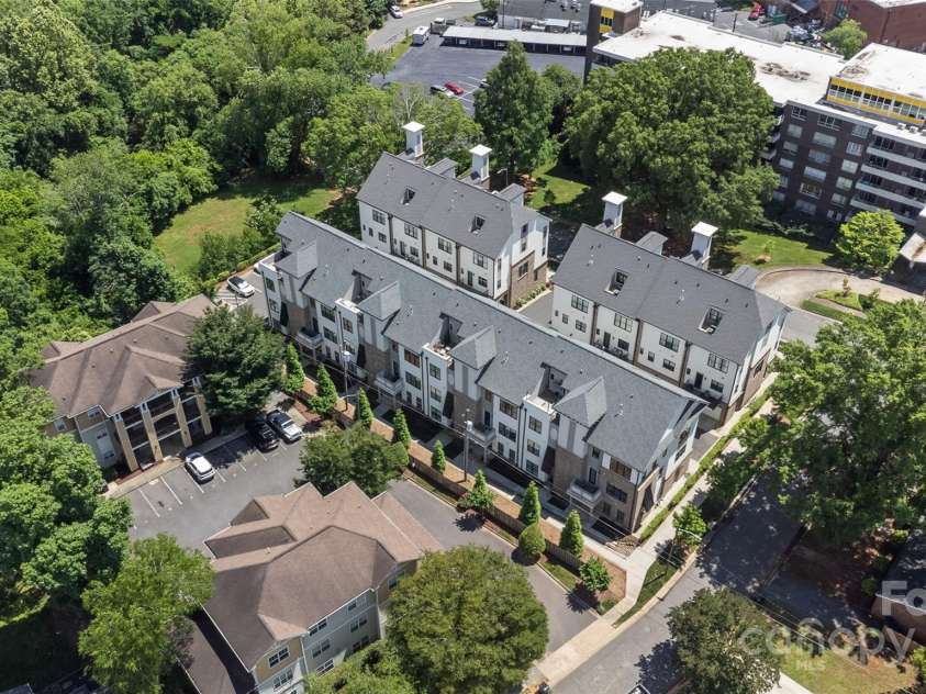 1111 Parkside Greenway Drive, Charlotte, NC 28209.  MLS# CAR4278048, YatesRealty ID 26583. 