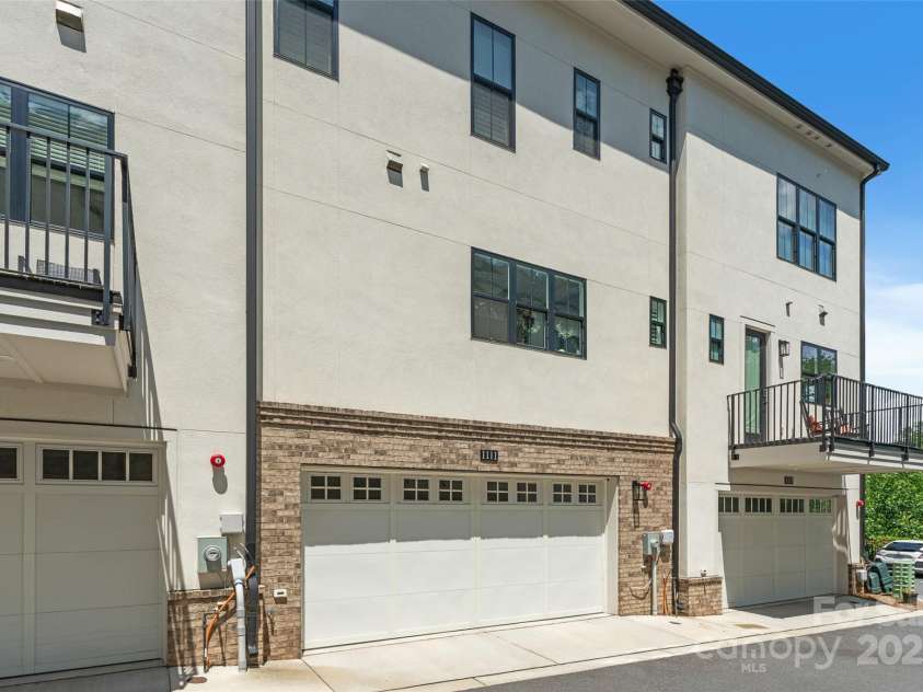 1111 Parkside Greenway Drive, Charlotte, NC 28209.  MLS# CAR4278048, YatesRealty ID 26583. 