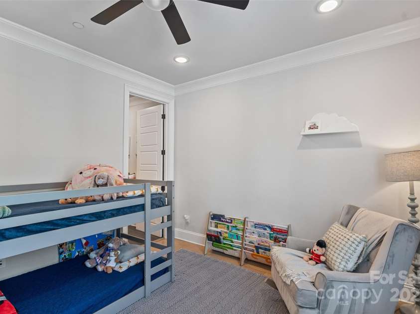 1111 Parkside Greenway Drive, Charlotte, NC 28209.  MLS# CAR4278048, YatesRealty ID 26583. Secondary on Upper