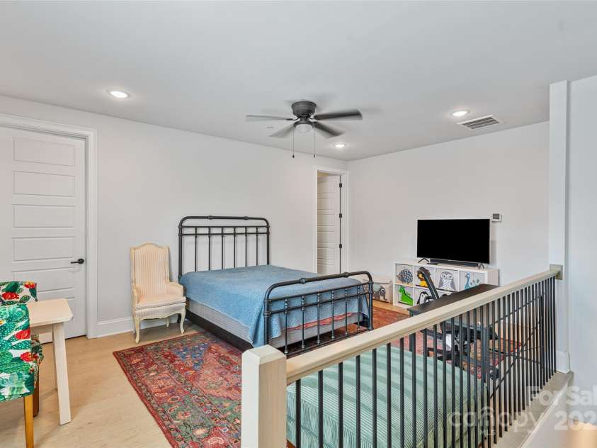 1111 Parkside Greenway Drive, Charlotte, NC 28209.  MLS# CAR4278048, YatesRealty ID 26583. Third Floor Bed/Bonus