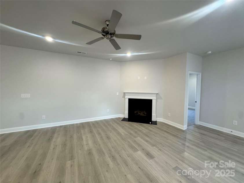 713 Inwood Hill Drive, Gastonia, NC 28056.  MLS# CAR4234423, YatesRealty ID 26584. Family room