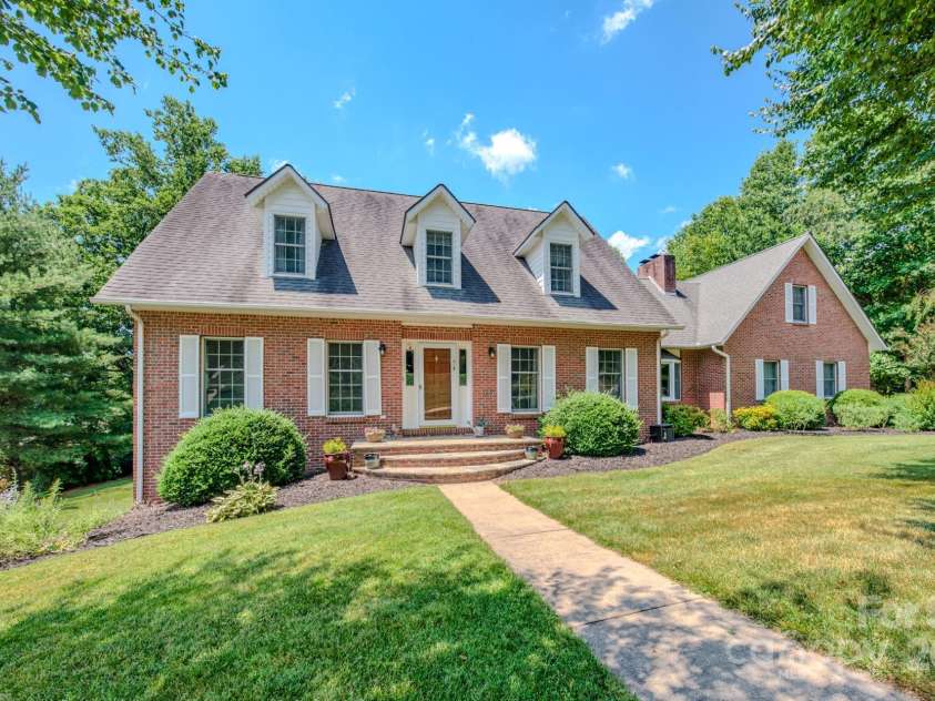 74 Challedon Drive, Candler, NC 28715.  MLS# CAR4276215, YatesRealty ID 26584. 