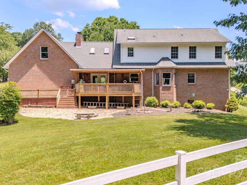 74 Challedon Drive, Candler, NC 28715.  MLS# CAR4276215, YatesRealty ID 26584. 