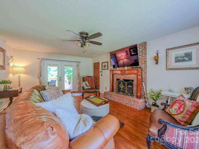 74 Challedon Drive, Candler, NC 28715.  MLS# CAR4276215, YatesRealty ID 26584. 