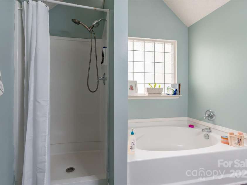 1274 Winding Path Road, Clover, SC 29710.  MLS# CAR4276409, YatesRealty ID 26585. 