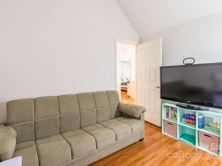 1274 Winding Path Road, Clover, SC 29710.  MLS# CAR4276409, YatesRealty ID 26585. 