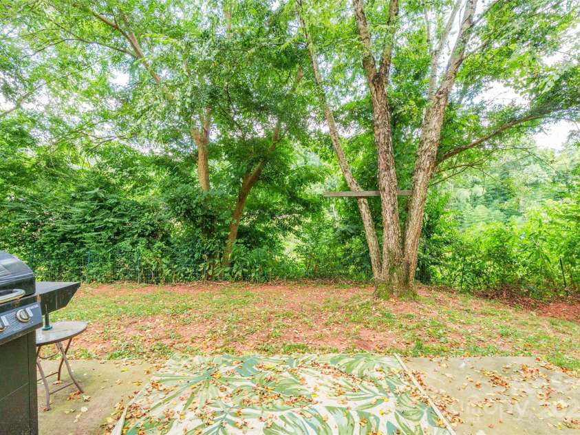 1274 Winding Path Road, Clover, SC 29710.  MLS# CAR4276409, YatesRealty ID 26585. 