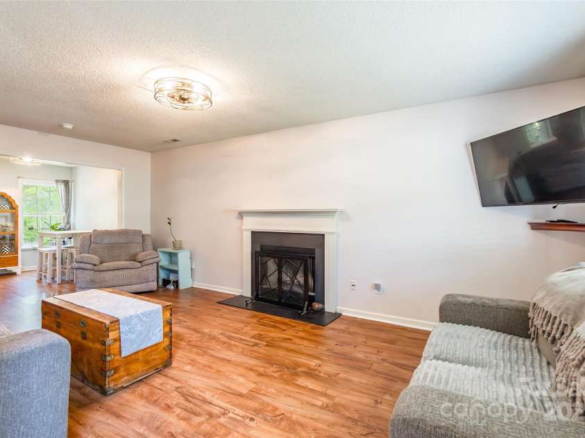 1274 Winding Path Road, Clover, SC 29710.  MLS# CAR4276409, YatesRealty ID 26585. 