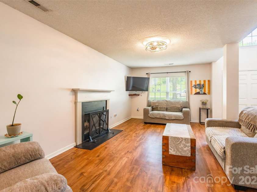 1274 Winding Path Road, Clover, SC 29710.  MLS# CAR4276409, YatesRealty ID 26585. 