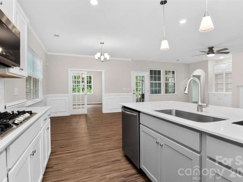 3130 Windhaven Lane, Tega Cay, SC 29708.  MLS# CAR4403267, YatesRealty ID 26585. Gas Cook Top