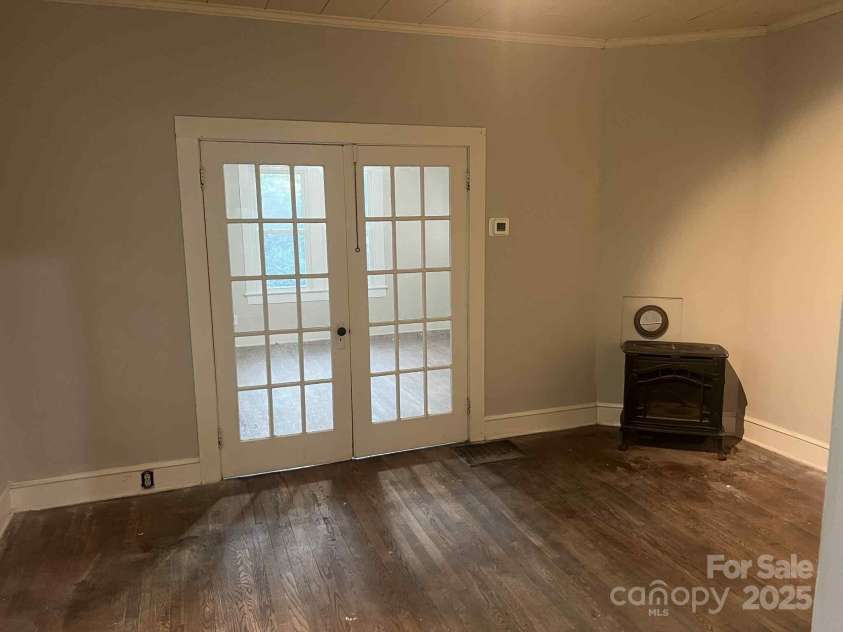 325 N Caldwell Avenue, Newton, NC 28658.  MLS# CAR4277436, YatesRealty ID 26586. 