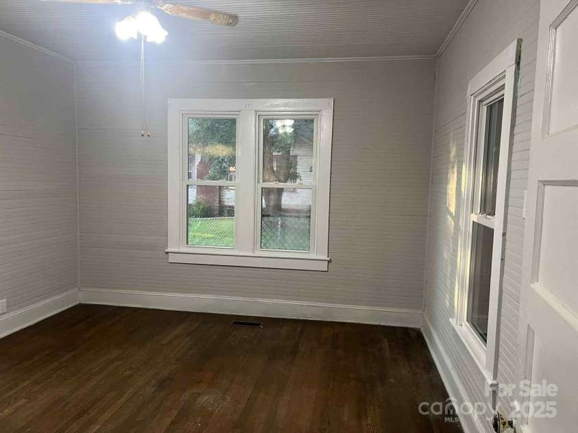 325 N Caldwell Avenue, Newton, NC 28658.  MLS# CAR4277436, YatesRealty ID 26586. 