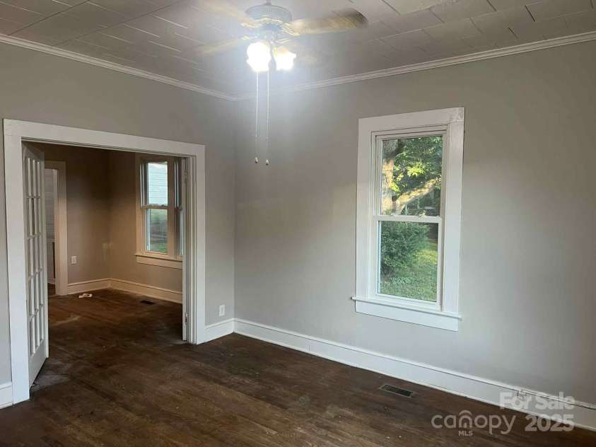 325 N Caldwell Avenue, Newton, NC 28658.  MLS# CAR4277436, YatesRealty ID 26586. 