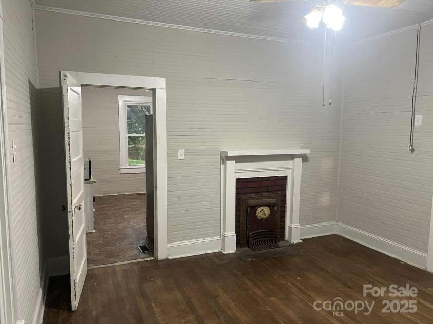 325 N Caldwell Avenue, Newton, NC 28658.  MLS# CAR4277436, YatesRealty ID 26586. 