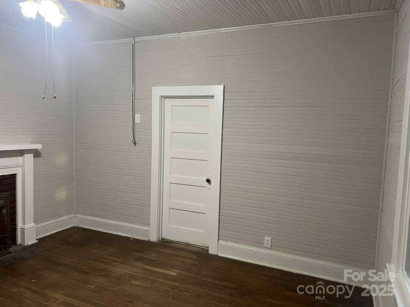 325 N Caldwell Avenue, Newton, NC 28658.  MLS# CAR4277436, YatesRealty ID 26586. 