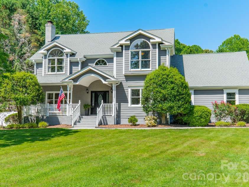 7240 Cobblecreek Drive, Matthews, NC 28104.  MLS# CAR4382665, YatesRealty ID 26588. 
