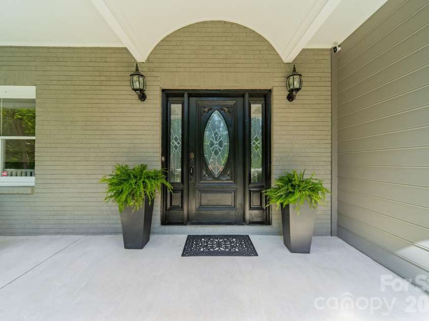 7240 Cobblecreek Drive, Matthews, NC 28104.  MLS# CAR4382665, YatesRealty ID 26588. 