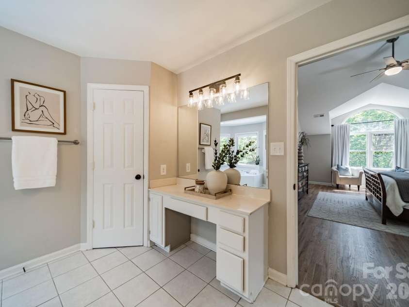 7240 Cobblecreek Drive, Matthews, NC 28104.  MLS# CAR4382665, YatesRealty ID 26588. 