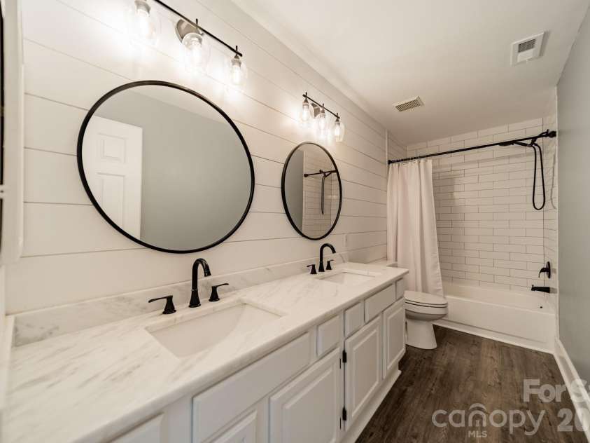 7240 Cobblecreek Drive, Matthews, NC 28104.  MLS# CAR4382665, YatesRealty ID 26588. 
