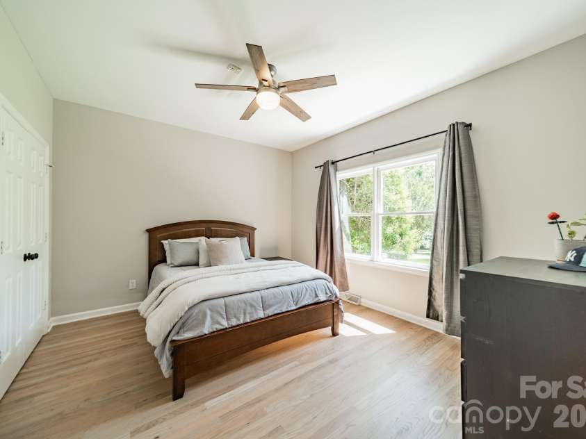 7240 Cobblecreek Drive, Matthews, NC 28104.  MLS# CAR4382665, YatesRealty ID 26588. 